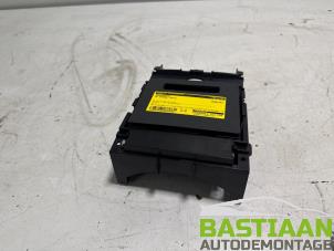 Używane Uchwyt na kubek Volkswagen Touran (1T3) 1.4 16V TSI EcoFuel Cena € 39,95 Procedura marży oferowane przez Bastiaan Autodemontage