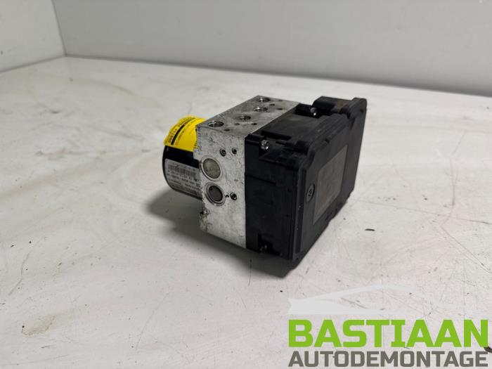 Usagé Bloc ABS Volvo V70 (BW) 2.4 D 20V Prix € 99,99 Règlement à la marge proposé par Bastiaan Autodemontage