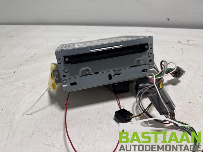 Używane Odtwarzacz CD Volvo V70 (BW) 2.4 D 20V Cena € 99,00 Procedura marży oferowane przez Bastiaan Autodemontage