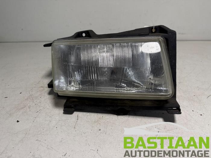 Używane Reflektor prawy Peugeot Expert (222/224) 1.9D Cena € 19,90 Procedura marży oferowane przez Bastiaan Autodemontage