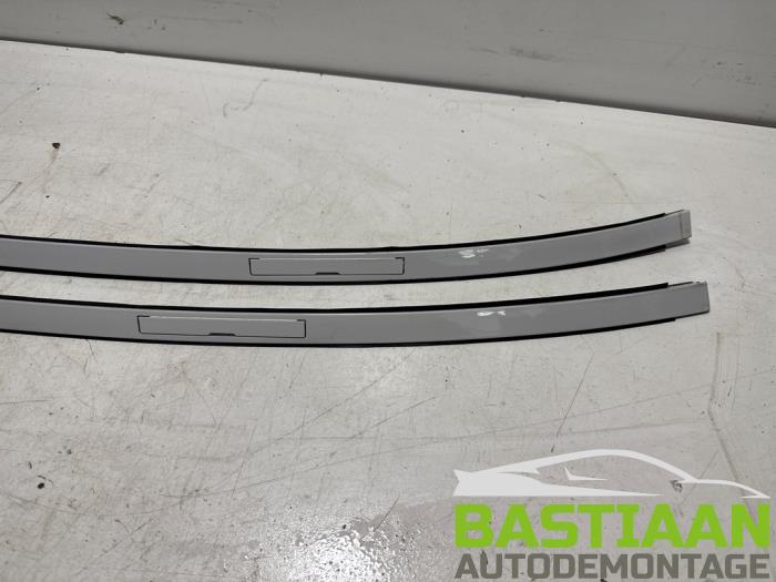Używane Zestaw listew dachowych BMW 3 serie (E90) 316i 16V Cena € 149,95 Procedura marży oferowane przez Bastiaan Autodemontage