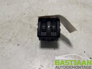 Usagé Commutateur lumière Renault Twingo II (CN) 1.2 Prix € 14,99 Règlement à la marge proposé par Bastiaan Autodemontage