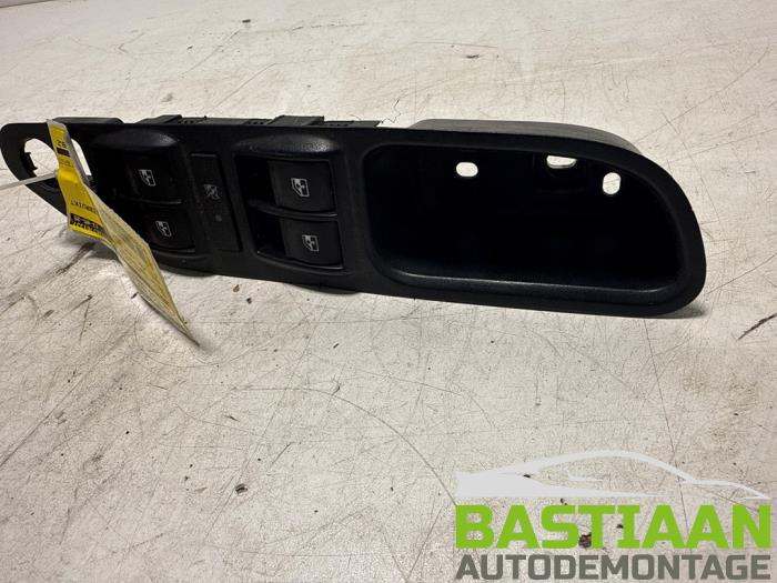 Usados Interruptor de ventanilla eléctrica Fiat Tipo (356W/357W) 1.4 16V Precio € 49,99 Norma de margen ofrecido por Bastiaan Autodemontage