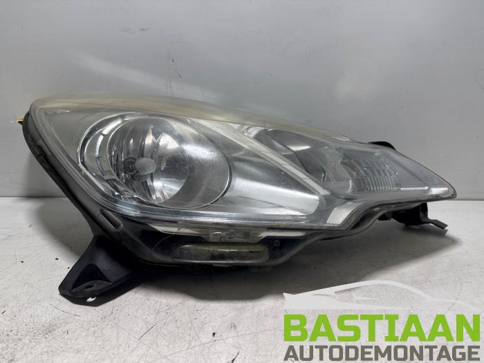 Używane Reflektor prawy Citroen C3 (SC) 1.6 HDi 92 Cena € 124,99 Procedura marży oferowane przez Bastiaan Autodemontage