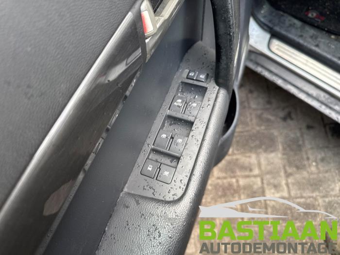 Używane Przelacznik combi okienny Chevrolet Captiva (C100) 2.4 16V 4x4 Cena € 39,97 Procedura marży oferowane przez Bastiaan Autodemontage