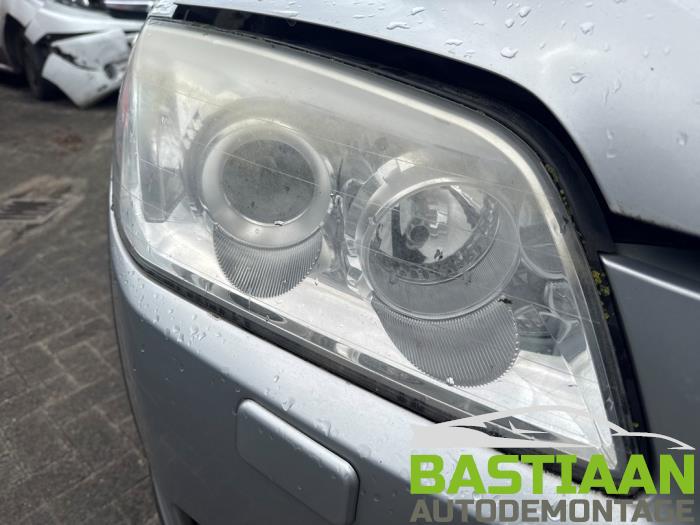 Używane Reflektor prawy Chevrolet Captiva (C100) 2.4 16V 4x4 Cena € 89,97 Procedura marży oferowane przez Bastiaan Autodemontage