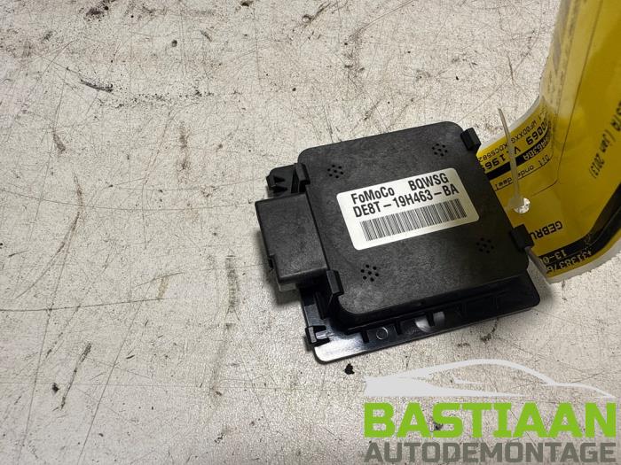 Używane Antena GPS Ford Fiesta 6 (JA8) 1.0 EcoBoost 12V 100 Cena € 29,99 Procedura marży oferowane przez Bastiaan Autodemontage