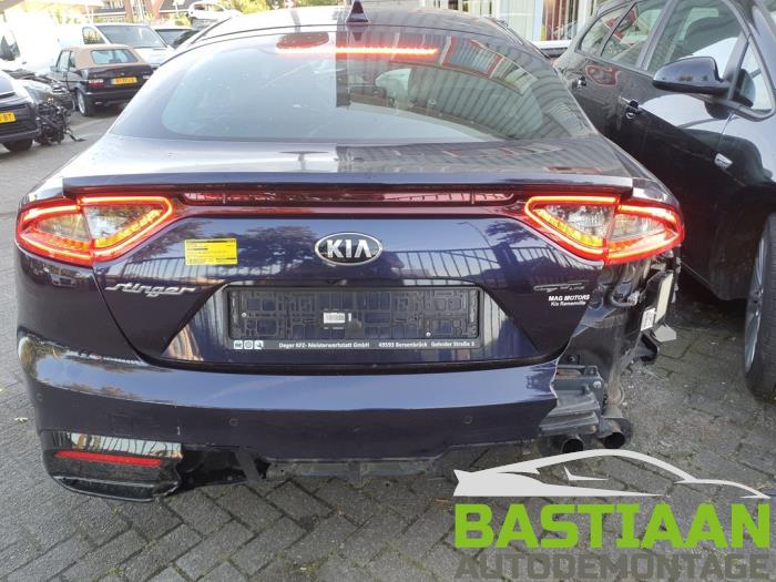 Begagnade Baklucka Kia Stinger (CK) 2.2 CRDi 16V Pris € 749,95 Marginaltabell erbjuds av Bastiaan Autodemontage