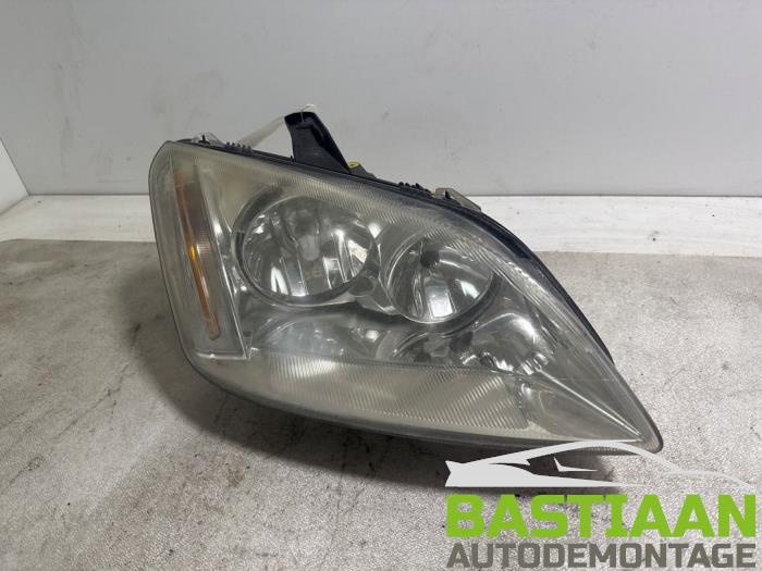 Używane Reflektor prawy Ford Focus C-Max 1.8 16V Cena € 49,99 Procedura marży oferowane przez Bastiaan Autodemontage