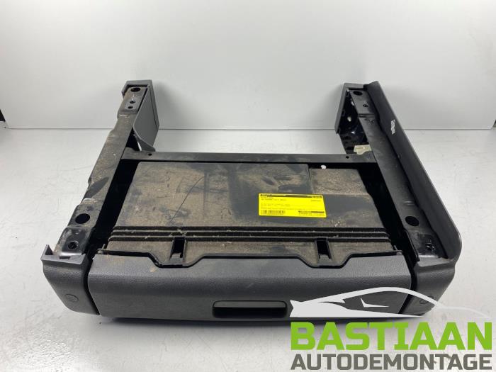 Begagnade Sätesram Volkswagen Touran (1T3) 1.2 TSI Pris € 74,99 Marginaltabell erbjuds av Bastiaan Autodemontage