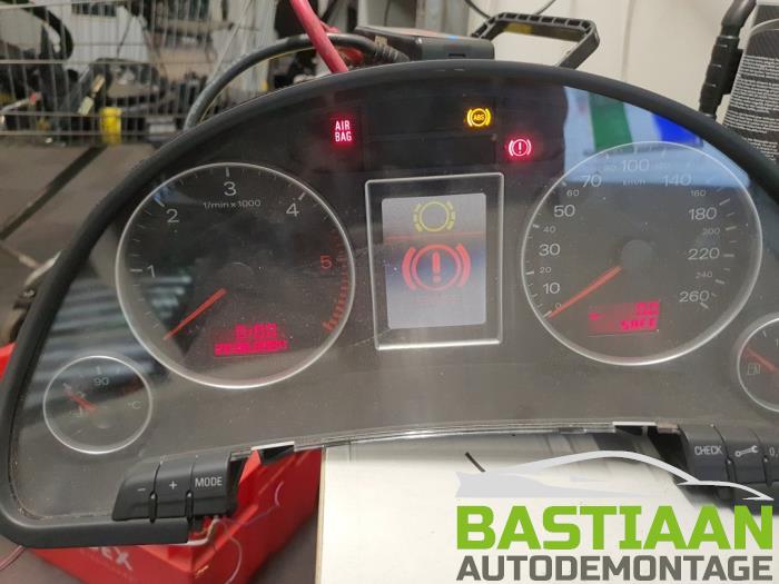 Used Ignition lock + computer Audi A4 Avant (B7) 2.5 TDI V6 24V Price € 114,95 Margin scheme offered by Bastiaan Autodemontage