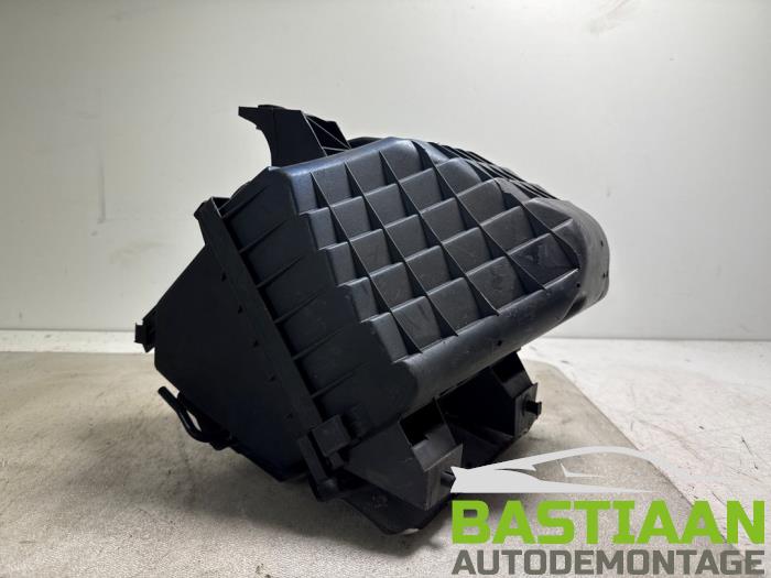 Begagnade Luftfilterhus Volkswagen Passat Variant (3B5) 1.8 T 20V Pris € 64,95 Marginaltabell erbjuds av Bastiaan Autodemontage