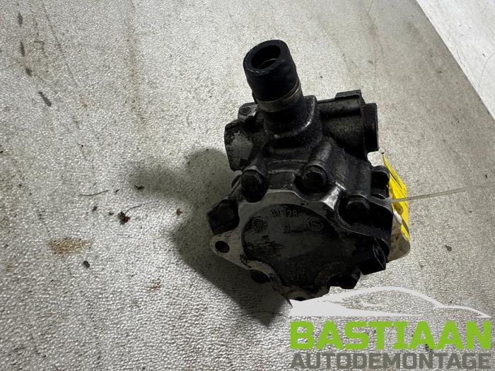 Power steering pump from a Seat Exeo (3R2) 2.0 TDI 16V 2009