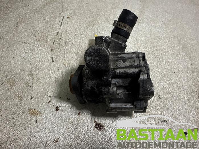 Power steering pump from a Seat Exeo (3R2) 2.0 TDI 16V 2009
