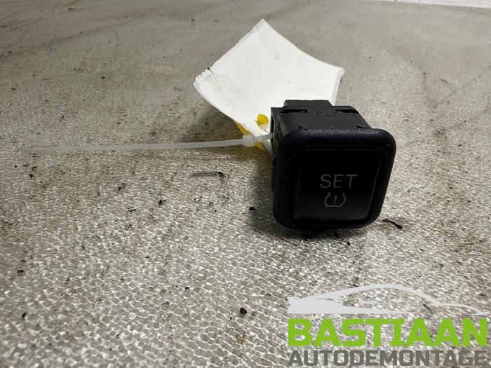 Usados Interruptor Seat Exeo (3R2) 2.0 TDI 16V Precio € 9,99 Norma de margen ofrecido por Bastiaan Autodemontage