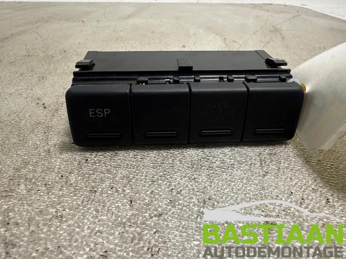 Usados Interruptor ESP Seat Exeo (3R2) 2.0 TDI 16V Precio € 24,99 Norma de margen ofrecido por Bastiaan Autodemontage