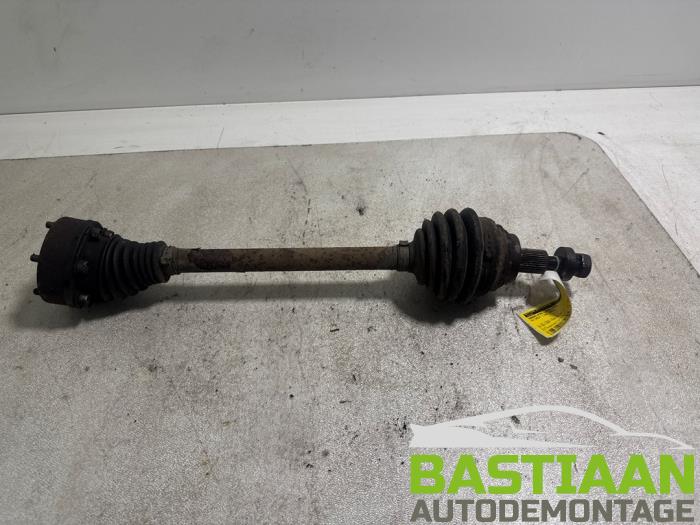 Gebrauchte Antriebswelle links vorne Volkswagen Golf V (1K1) 1.6 FSI 16V Preis € 39,99 Margenregelung angeboten von Bastiaan Autodemontage