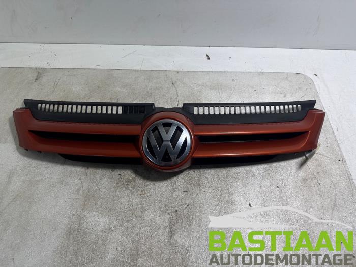 Używane Grill Volkswagen Golf Plus (5M1/1KP) 1.6 FSI 16V Cena € 54,99 Procedura marży oferowane przez Bastiaan Autodemontage