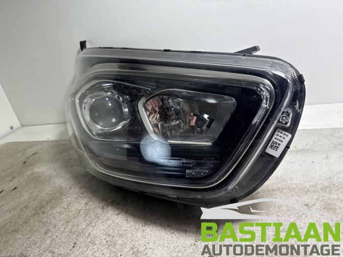 Używane Reflektor prawy Ford Transit Custom 2.0 TDCi 16V Eco Blue 105 Cena € 399,95 Procedura marży oferowane przez Bastiaan Autodemontage