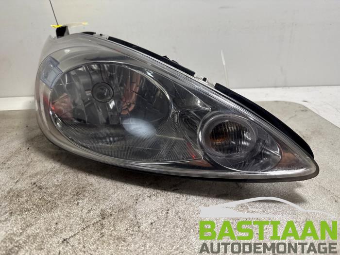 Używane Reflektor prawy Ford Ka II 1.2 Cena € 74,99 Procedura marży oferowane przez Bastiaan Autodemontage