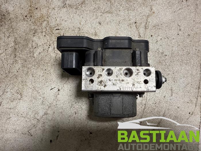 Gebrauchte ABS Pumpe Renault Clio IV (5R) 0.9 Energy TCE 90 12V Preis € 74,99 Margenregelung angeboten von Bastiaan Autodemontage