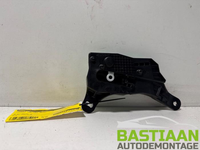 Fuel tank cap lock
