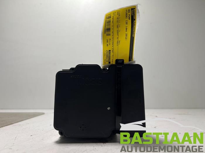 Usagé Bloc ABS Hyundai i30 Wagon (GDHF5) 1.6 CRDi 16V VGT Prix € 149,99 Règlement à la marge proposé par Bastiaan Autodemontage