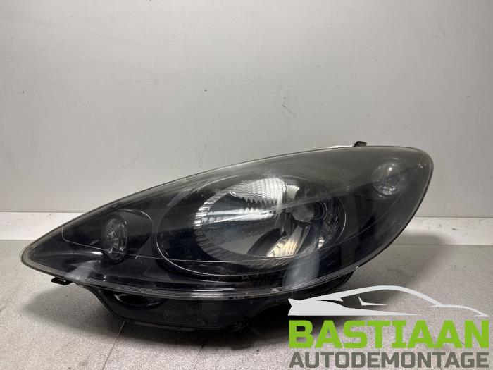 Używane Reflektor lewy Peugeot 1007 (KM) 1.6 GTI,Gentry 16V Cena € 49,90 Procedura marży oferowane przez Bastiaan Autodemontage