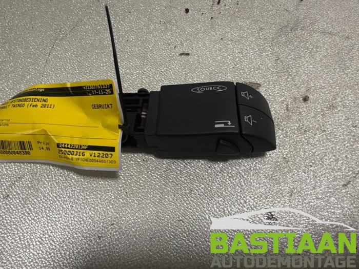 Usagé Télécommande radio Renault Twingo II (CN) 1.5 dCi 90 FAP Prix € 14,99 Règlement à la marge proposé par Bastiaan Autodemontage