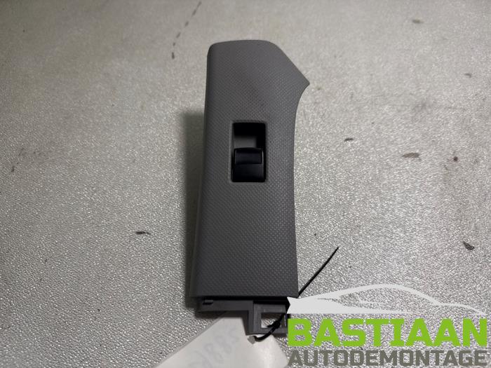 Usados Interruptor de ventanilla eléctrica Toyota Yaris II (P9) 1.33 16V Dual VVT-I Precio € 14,99 Norma de margen ofrecido por Bastiaan Autodemontage