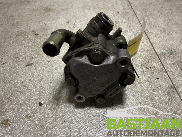 Gebruikte Pompe de direction Volkswagen Golf V (1K1) 1.4 16V Prijs € 24,95 Margeregeling aangeboden door Bastiaan Autodemontage