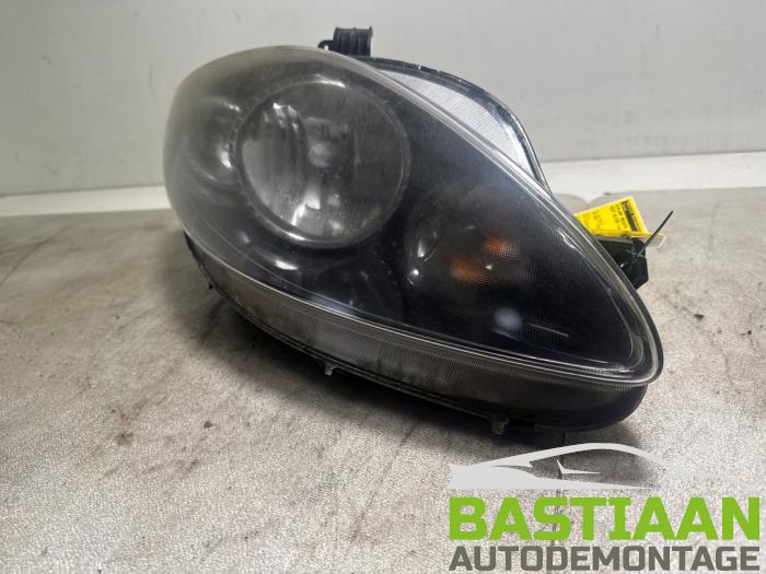 Używane Reflektor prawy Seat Altea (5P1) 1.6 Cena € 45,99 Procedura marży oferowane przez Bastiaan Autodemontage