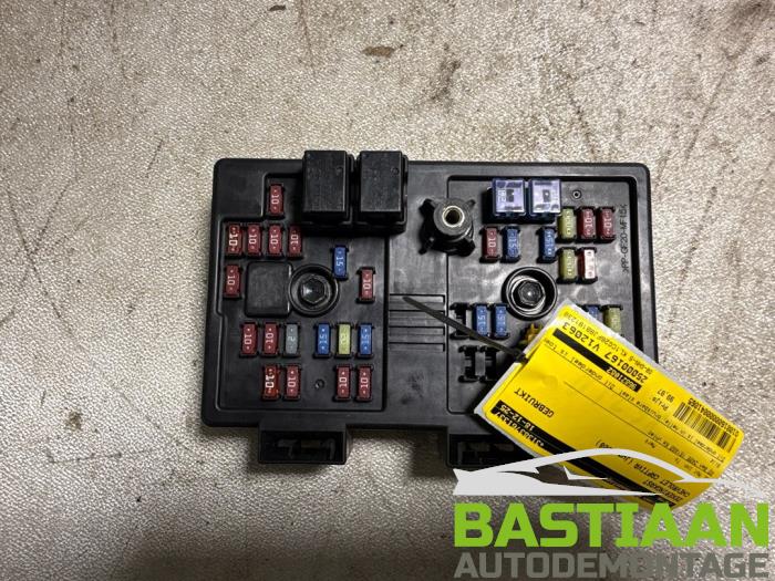 Begagnade Säkringsbox Chevrolet Captiva (C100) 2.4 16V 4x4 Pris på förfrågan erbjuds av Bastiaan Autodemontage