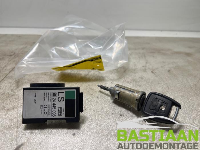 Używane Stacyjka + Kluczyk Opel Astra G (F08/48) 1.6 Cena € 29,99 Procedura marży oferowane przez Bastiaan Autodemontage