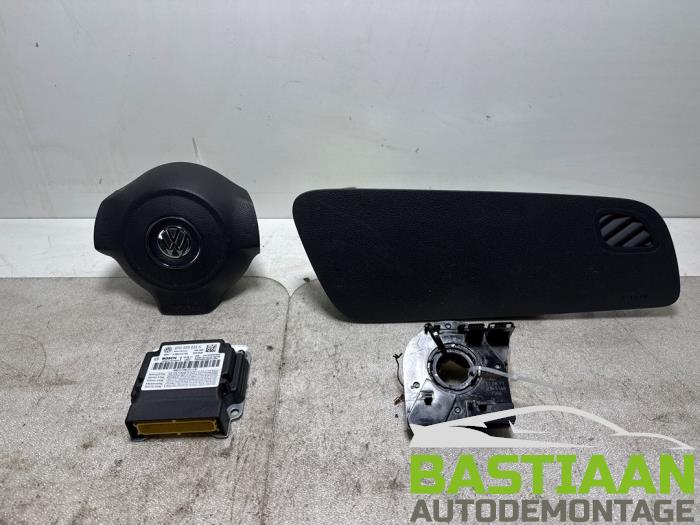Begagnade Airbagset + modul Volkswagen Polo V (6R) 1.2 TDI 12V BlueMotion Pris € 249,97 Marginaltabell erbjuds av Bastiaan Autodemontage