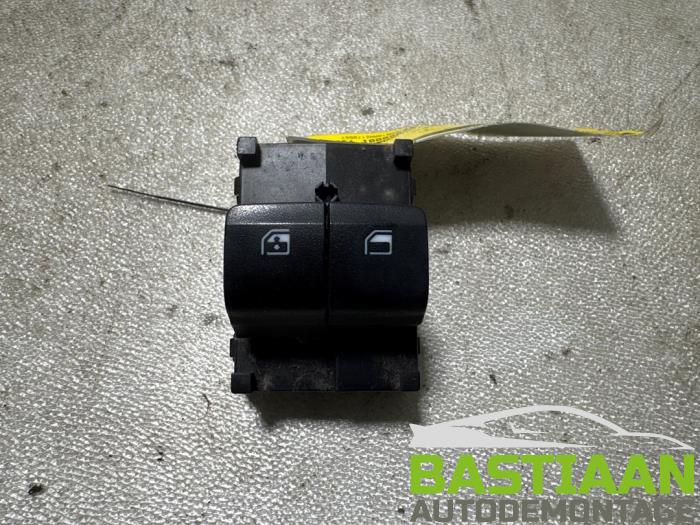 Usados Interruptor combinado de ventanillas Hyundai i10 1.0 12V Precio € 74,97 Norma de margen ofrecido por Bastiaan Autodemontage