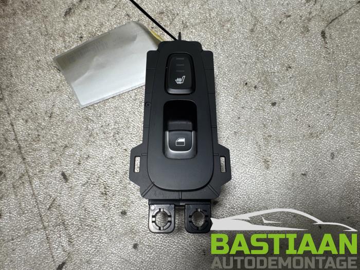 Usados Interruptor de ventanilla eléctrica Kia Stinger (CK) 2.2 CRDi 16V Precio € 74,97 Norma de margen ofrecido por Bastiaan Autodemontage