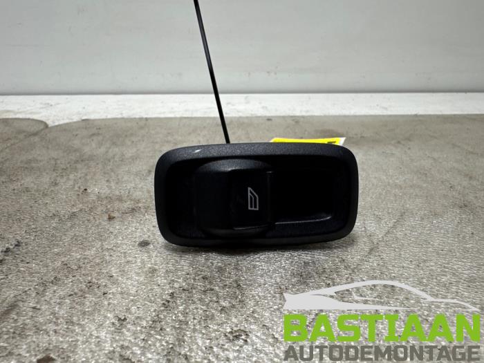 Usados Interruptor de ventanilla eléctrica Ford Fiesta 6 (JA8) 1.25 16V Precio € 9,97 Norma de margen ofrecido por Bastiaan Autodemontage