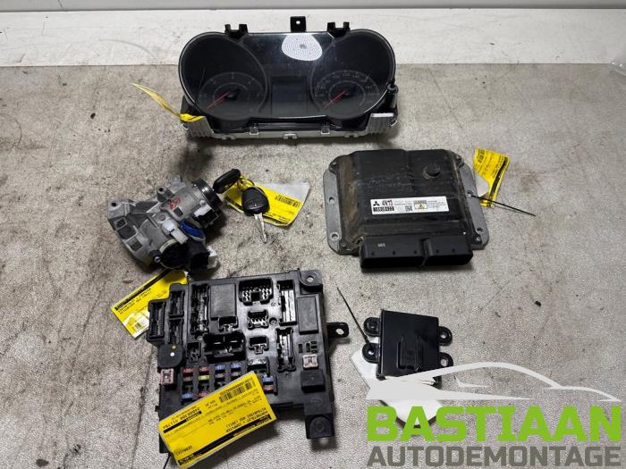 Used Ignition lock + computer Mitsubishi ASX 1.8 DI-D HP MIVEC 16V Price € 324,97 Margin scheme offered by Bastiaan Autodemontage