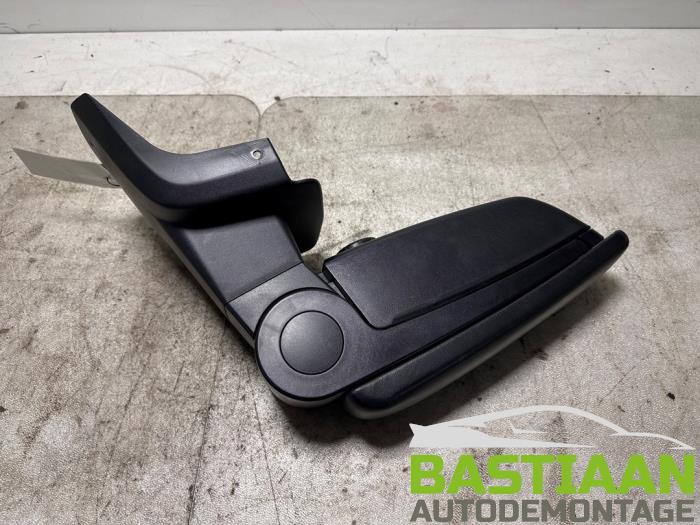 Begagnade Armstöd Ford Focus 3 Wagon 1.6 TDCi ECOnetic Pris € 99,97 Marginaltabell erbjuds av Bastiaan Autodemontage