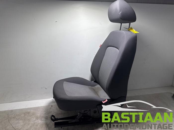 Begagnade Säte, höger Seat Ibiza IV (6J5) 1.2 TDI Ecomotive Pris € 149,97 Marginaltabell erbjuds av Bastiaan Autodemontage