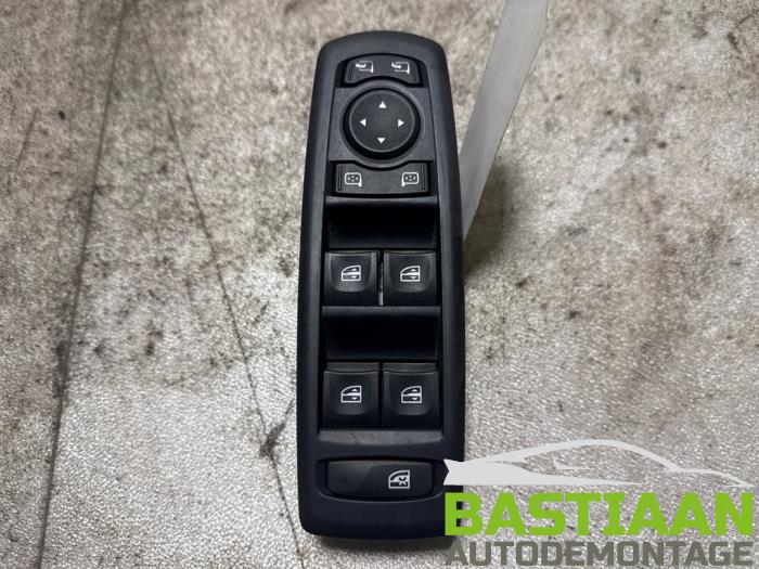 Usados Interruptor combinado de ventanillas Renault Megane III Grandtour (KZ) 1.4 16V TCe 130 Precio € 34,97 Norma de margen ofrecido por Bastiaan Autodemontage