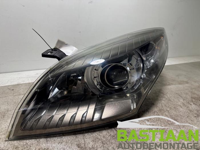 Używane Reflektor lewy Renault Megane III Grandtour (KZ) 1.4 16V TCe 130 Cena € 199,97 Procedura marży oferowane przez Bastiaan Autodemontage