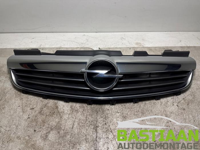 Begagnade Grill Opel Zafira (M75) 2.2 16V Direct Ecotec Pris € 64,97 Marginaltabell erbjuds av Bastiaan Autodemontage