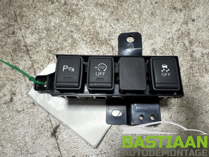Usagé Commodo Nissan Qashqai (J11) 1.2 DIG-T 16V Prix € 24,97 Règlement à la marge proposé par Bastiaan Autodemontage