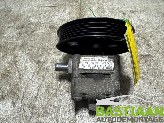 Usagé Pompe de direction Volvo V70 (SW) 2.4 D5 20V Prix € 94,97 Règlement à la marge proposé par Bastiaan Autodemontage