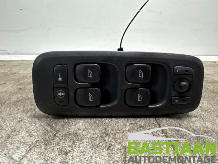 Usados Interruptor combinado de ventanillas Volvo V70 (SW) 2.3 T5 20V Precio € 39,97 Norma de margen ofrecido por Bastiaan Autodemontage