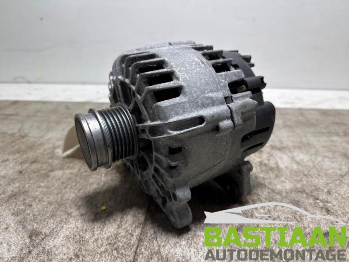 Dynamo från en Skoda Fabia III Combi (NJ5) 1.0 TSI 12V 2020