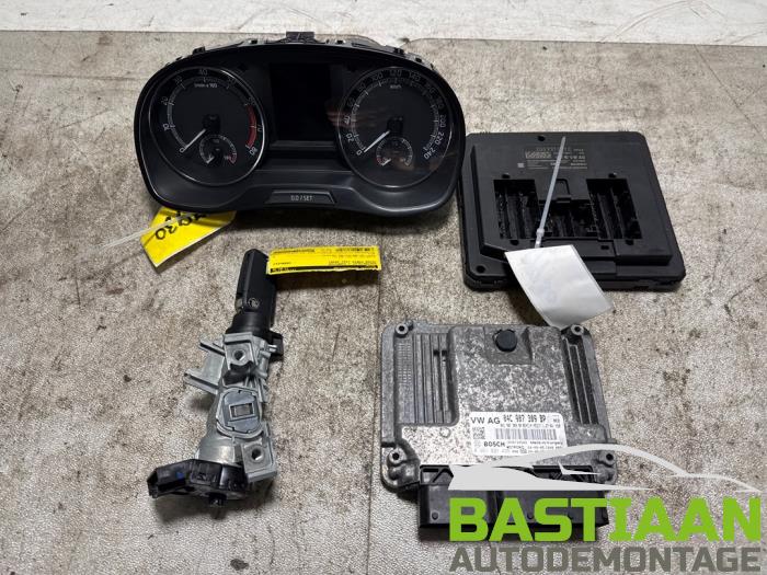 Used Ignition lock + computer Skoda Fabia III Combi (NJ5) 1.0 TSI 12V Price € 299,97 Margin scheme offered by Bastiaan Autodemontage