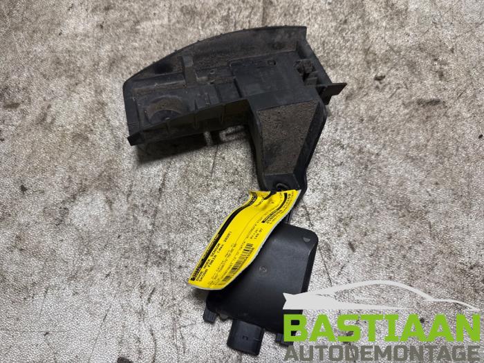 Begagnade Dödvinkelsensor Skoda Fabia III Combi (NJ5) 1.0 TSI 12V Pris € 149,97 Marginaltabell erbjuds av Bastiaan Autodemontage